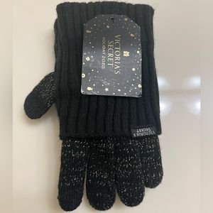 NWT Victoria’s Secret Holiday 2020 Limited Edition Metallic Silver Knit Gloves
